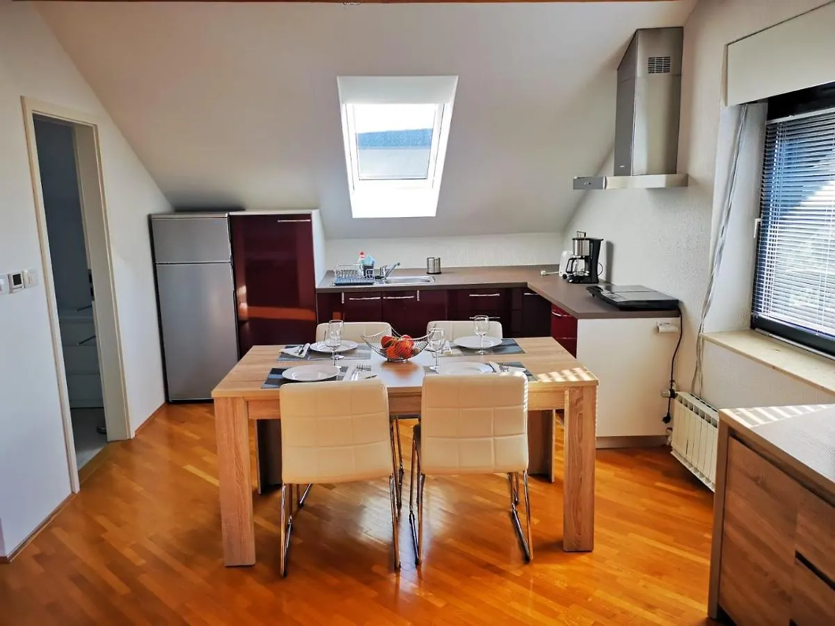 Ela'S Apartment Komenda Slovenia