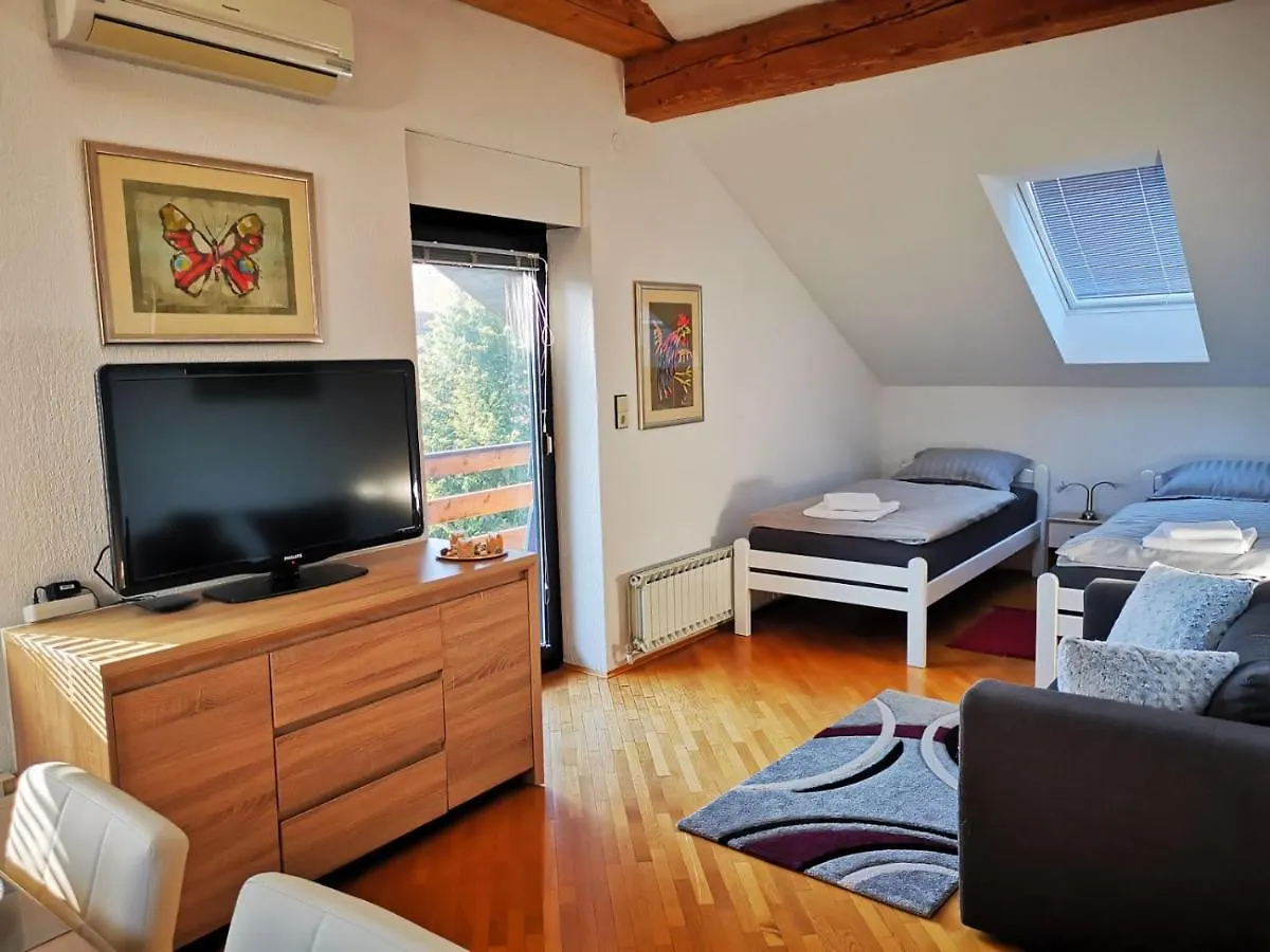 Ela'S Apartment Komenda Eslovenia